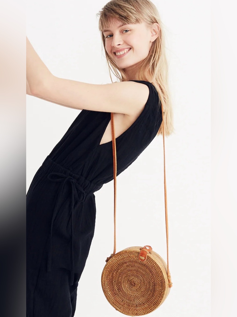 Round Woven Straw Crossbody Bag - Tan